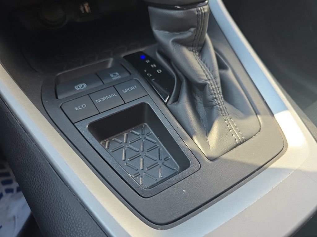 Used 2025 Toyota RAV4 LE image 26