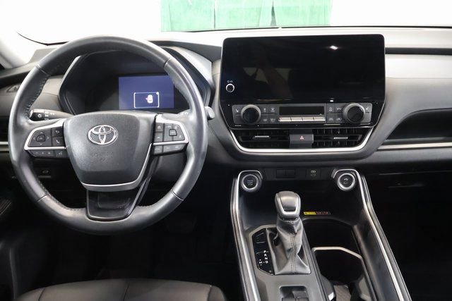 Certified 2024 Toyota Grand Highlander AWD image 14