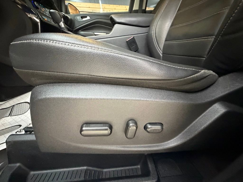 Used 2018 Ford Escape Titanium w/ Ford Safe & Smart Package AWD/4WD image 27
