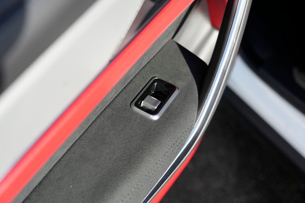 Used 2022 Jaguar F-PACE SVR image 31