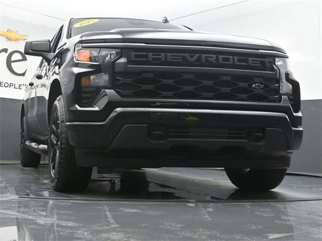 Used 2025 Chevrolet Silverado 1500 Custom w/ Turbomax Blackout Package image 3