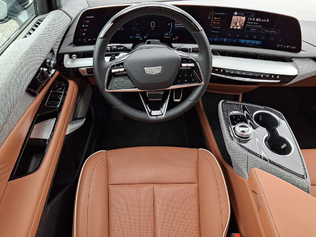 Certified 2025 Cadillac Optiq Luxury 2 AWD/4WD image 10