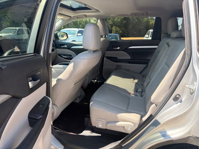 Used 2016 Toyota Highlander XLE FWD image 18
