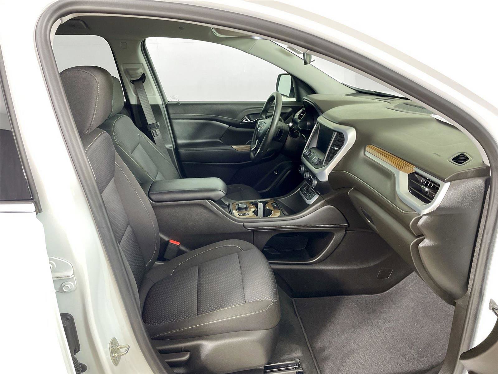 Used 2023 GMC Acadia SLE w/ Driver Convenience Package image 27