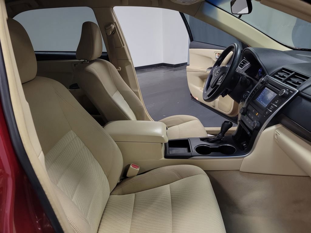 Used 2016 Toyota Camry LE image 21