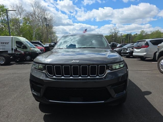 Used 2025 Jeep Grand Cherokee Laredo w/ Luxury Tech Group I image 2