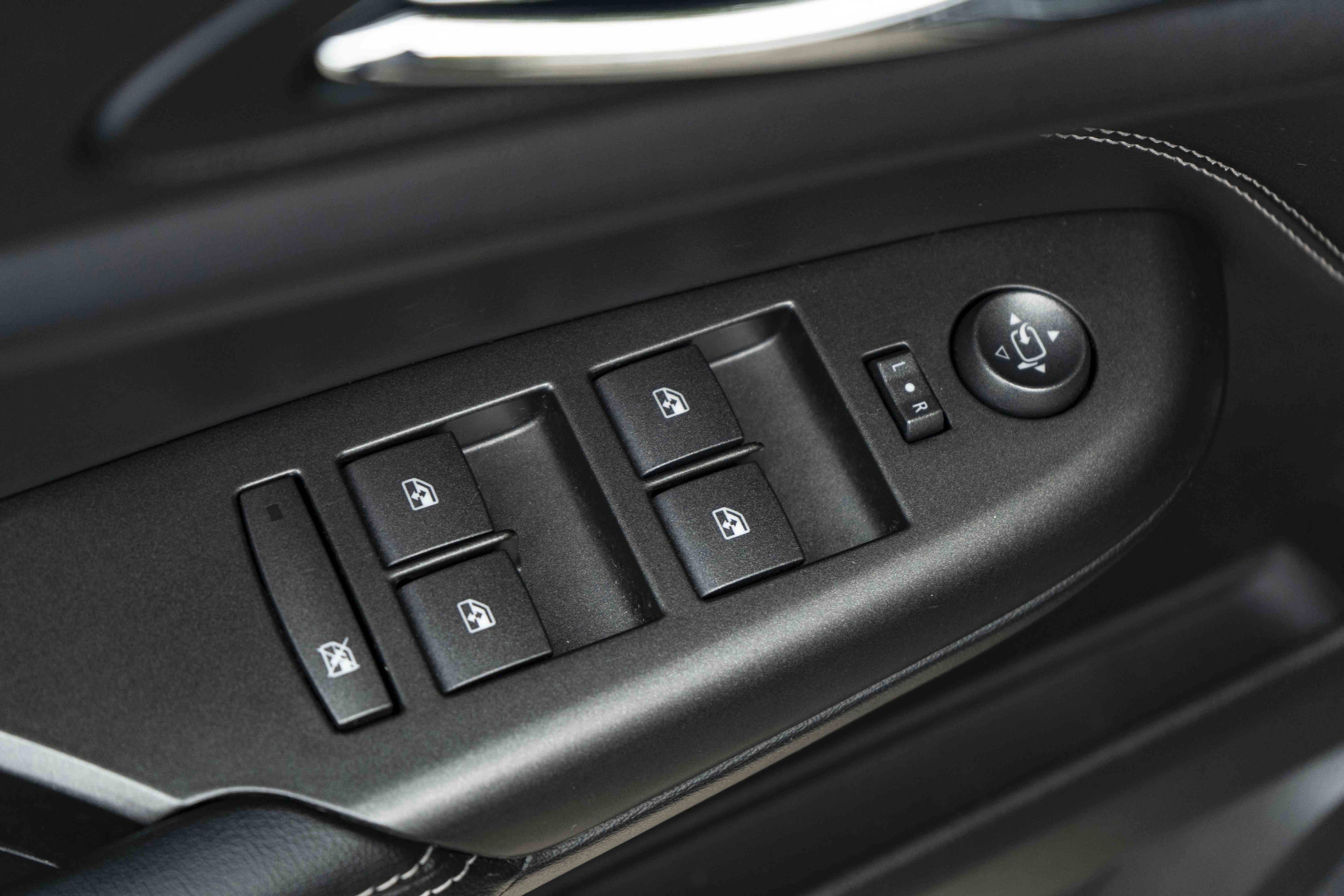 Used 2012 Cadillac SRX Luxury FWD image 40