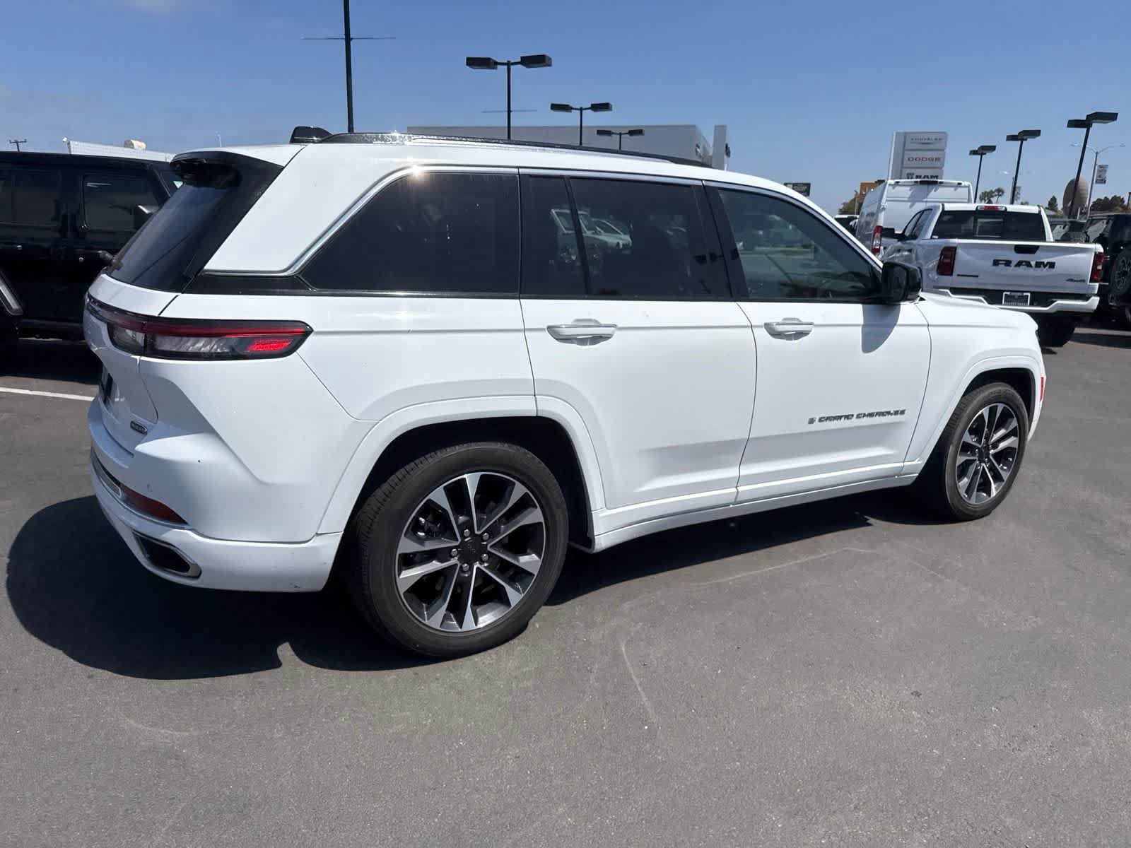 Used 2023 Jeep Grand Cherokee Overland w/ Advanced Protech Group III AWD/4WD image 15