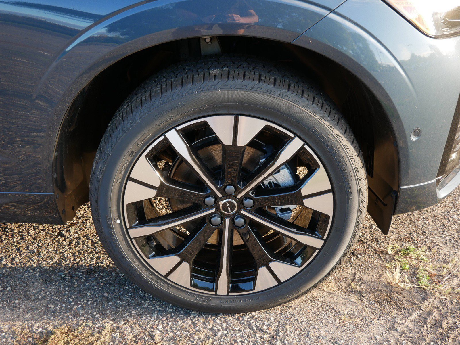 New 2027 Volvo XC60 B5 Plus AWD/4WD image 4