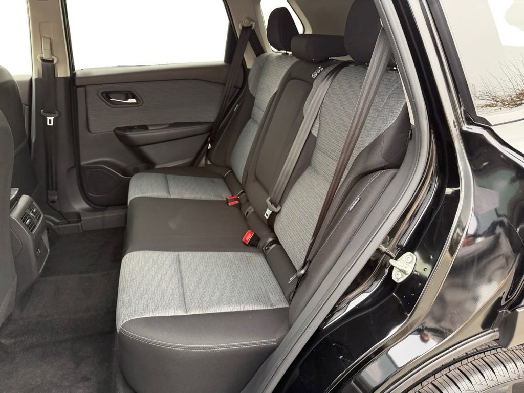 Used 2023 Nissan Rogue SV image 13