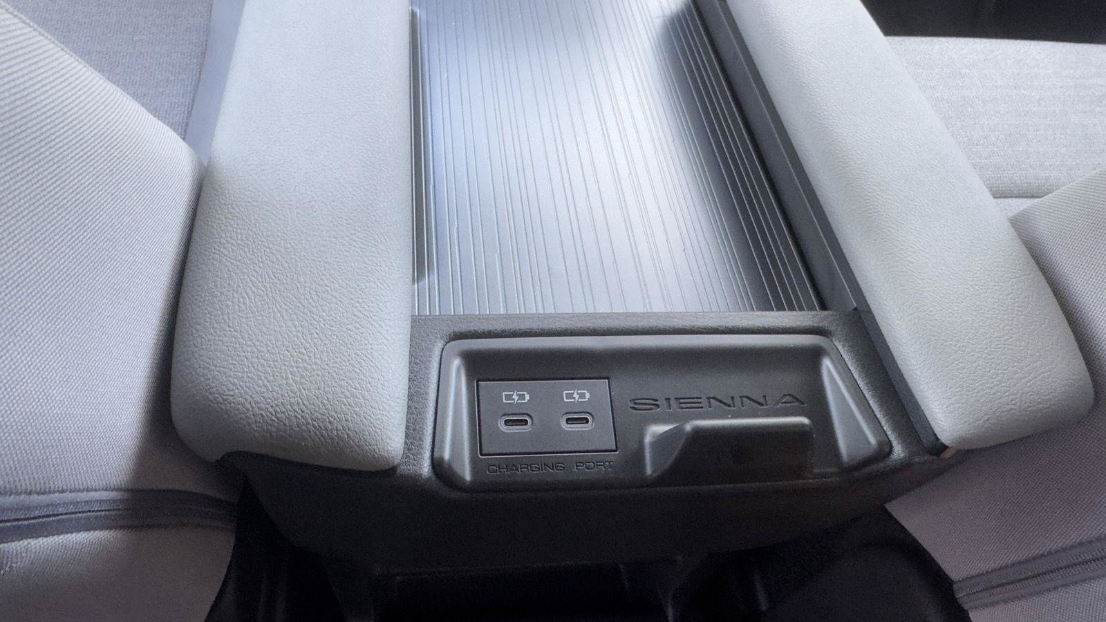 Used 2026 Toyota Sienna LE FWD image 23