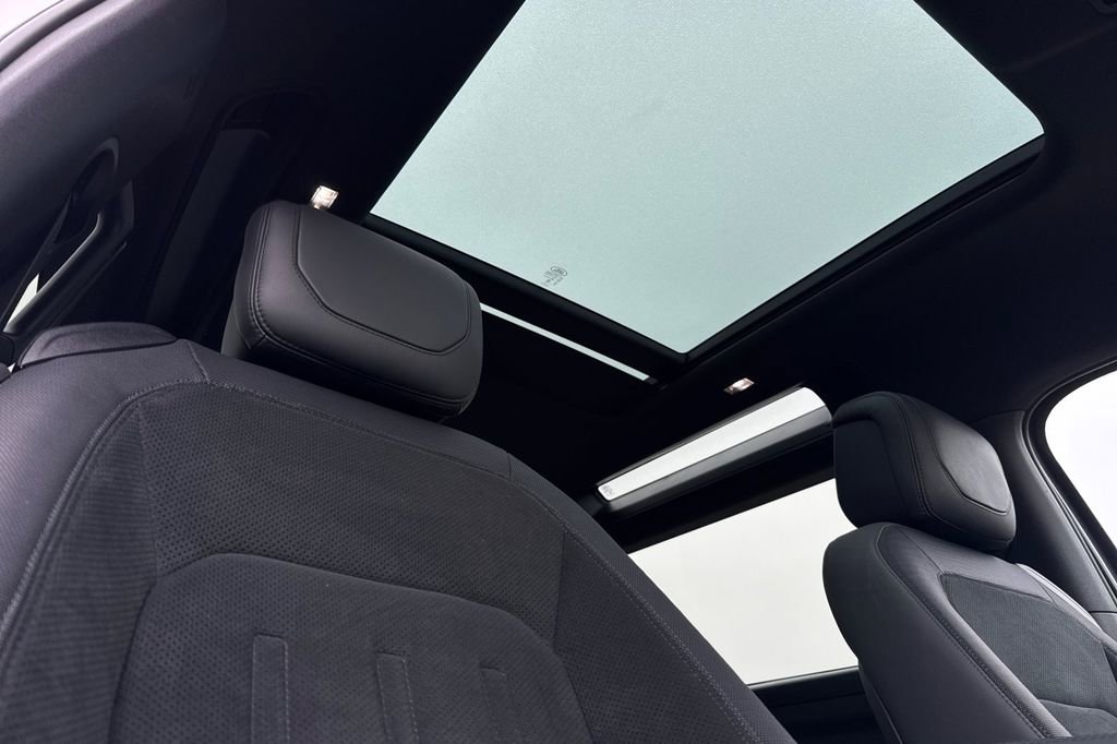 Used 2023 Land Rover Defender 90 V8 image 19