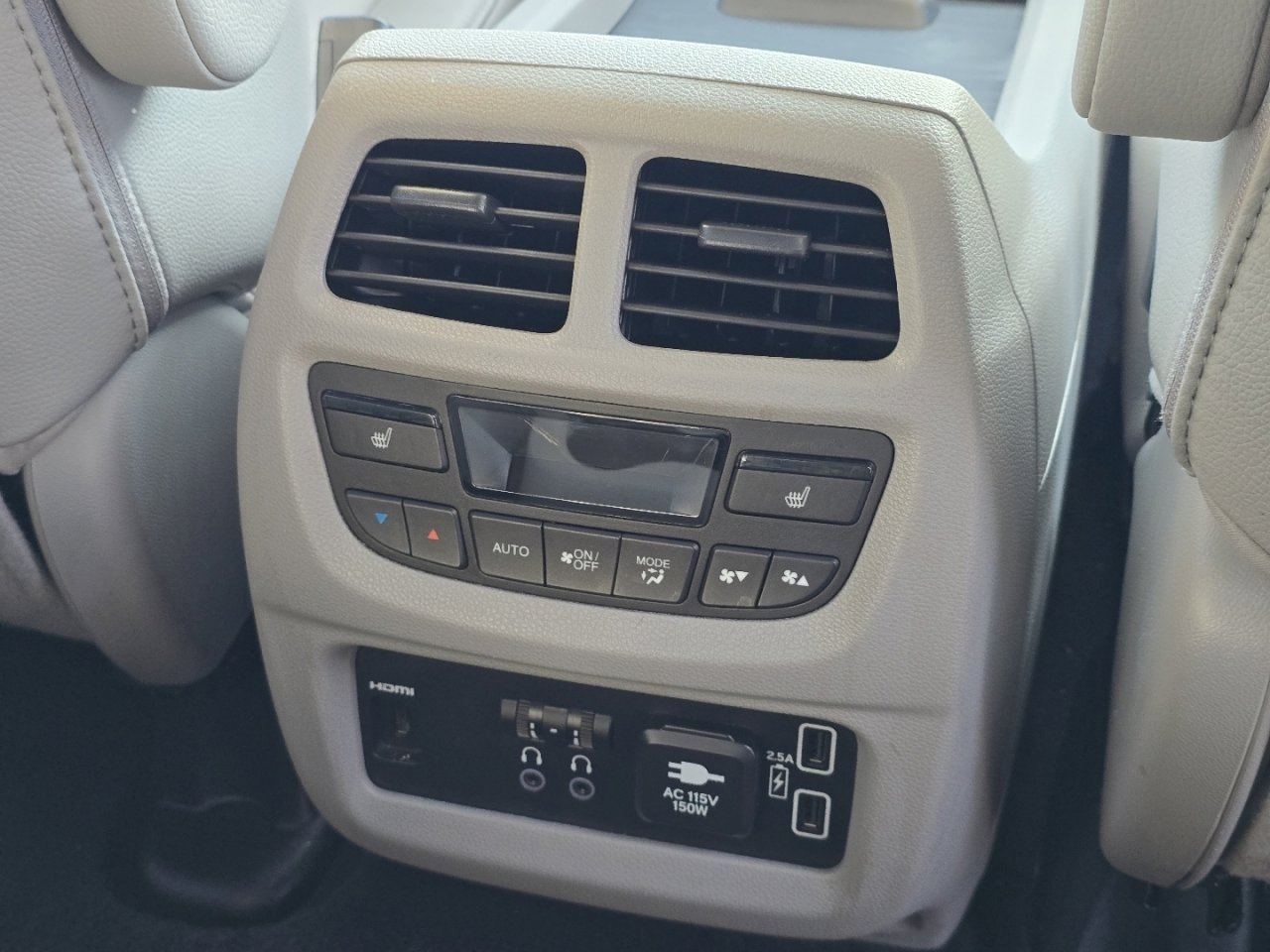 Used 2022 Honda Pilot Touring image 27