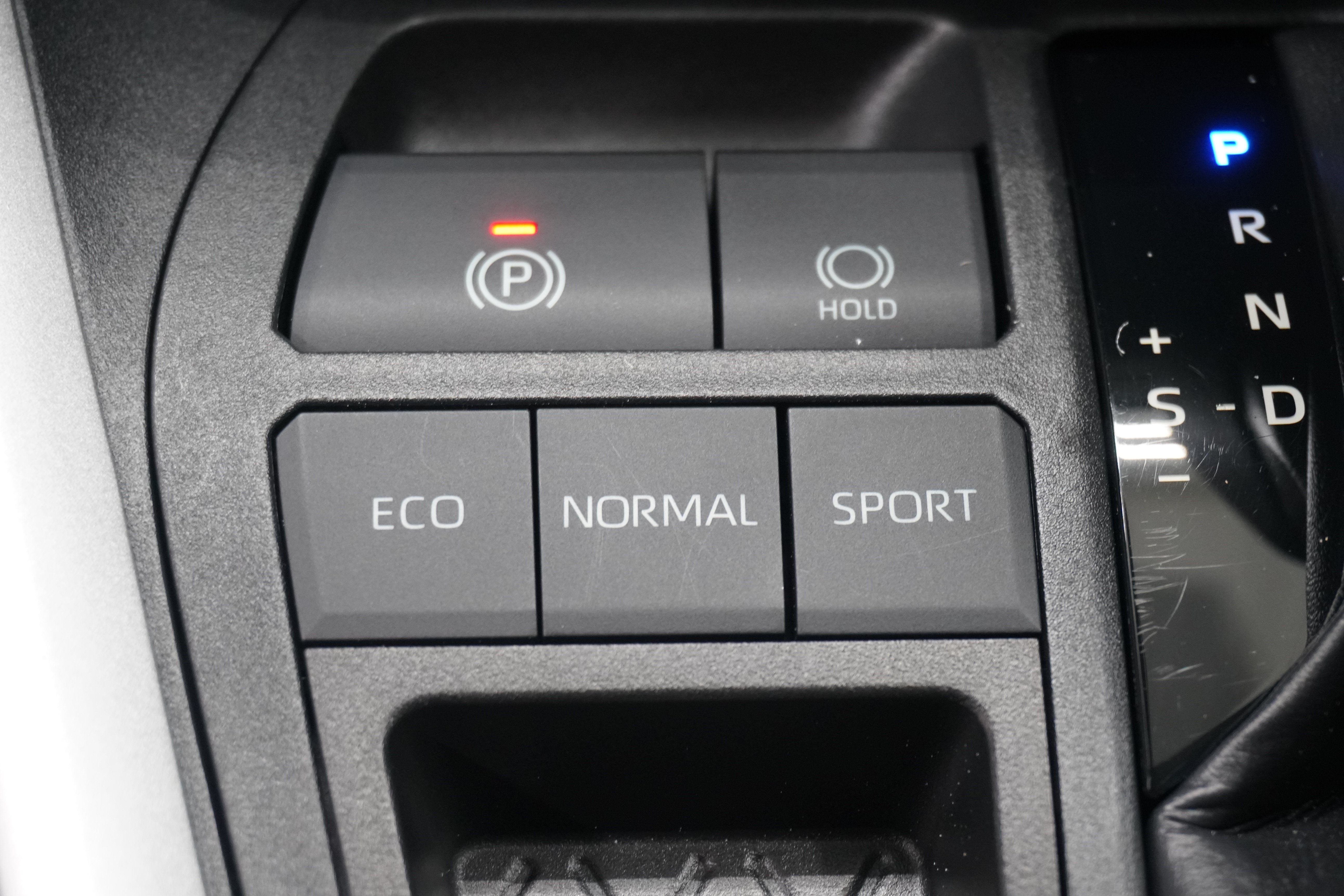 Used 2020 Toyota RAV4 XLE FWD image 20