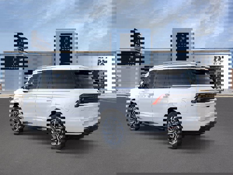 New 2025 Lincoln Navigator Reserve image 4