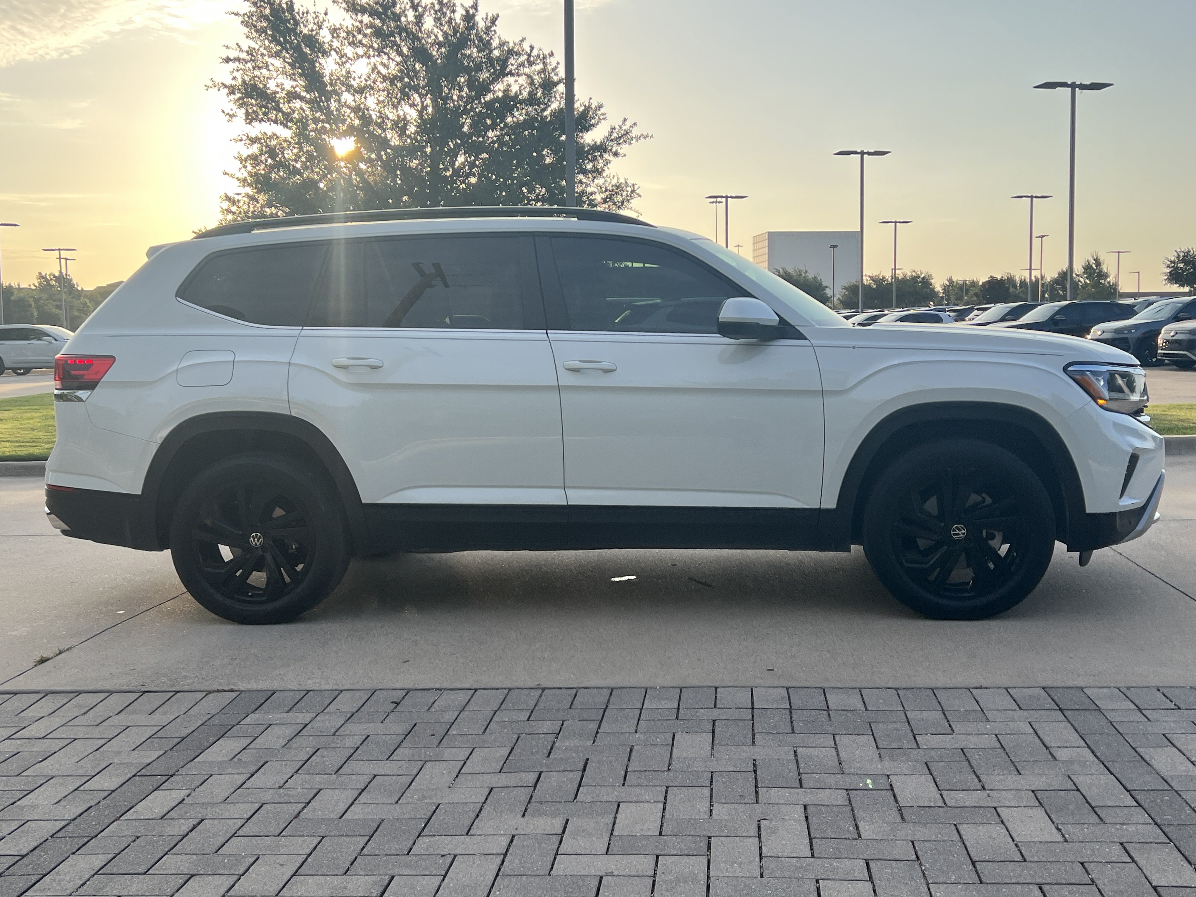 Certified 2023 Volkswagen Atlas SE w/ Panoramic Sunroof Package FWD image 10