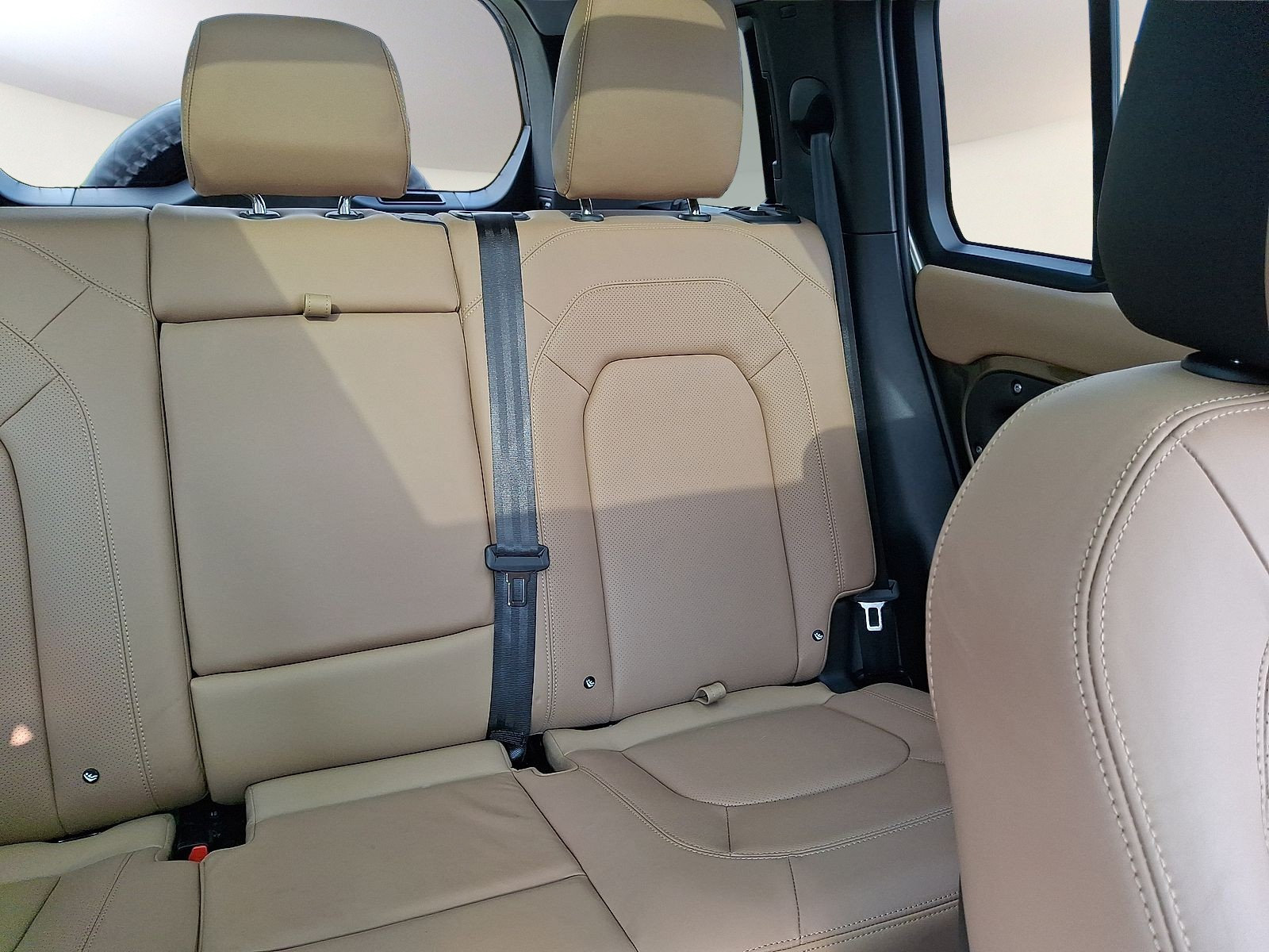 Used 2026 Land Rover Defender 110 X-Dynamic SE AWD/4WD image 7
