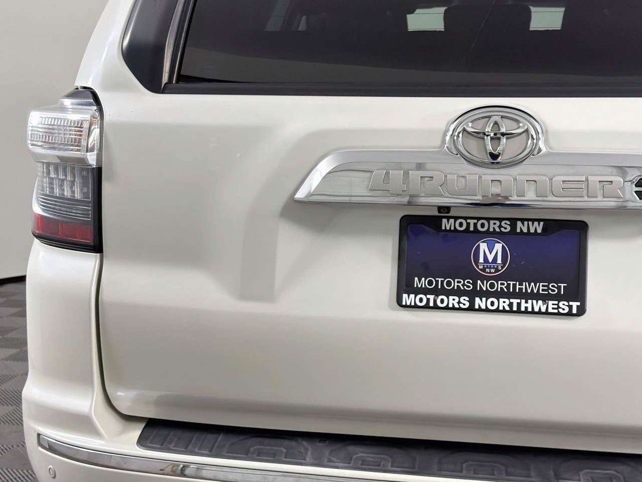 Used 2014 Toyota 4Runner Limited AWD/4WD image 24