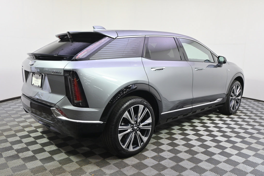 New 2026 Cadillac Optiq Luxury 2 w/ LPO, Floor Liner Package AWD/4WD image 7