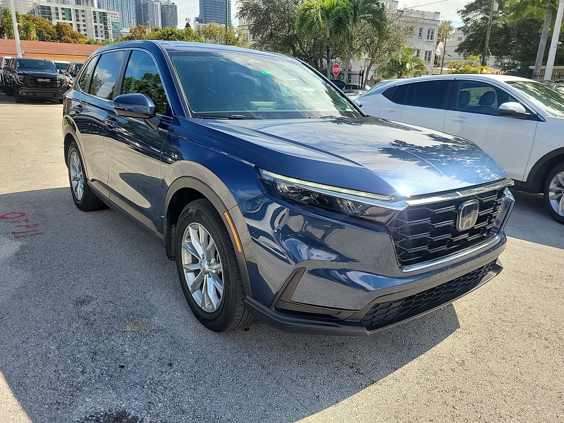 Used 2025 Honda CR-V EX image 5