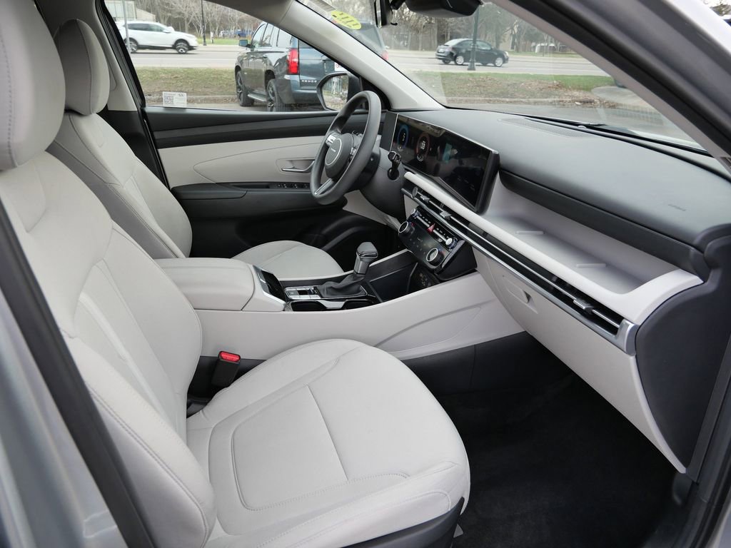 Used 2025 Hyundai Tucson SEL FWD image 16