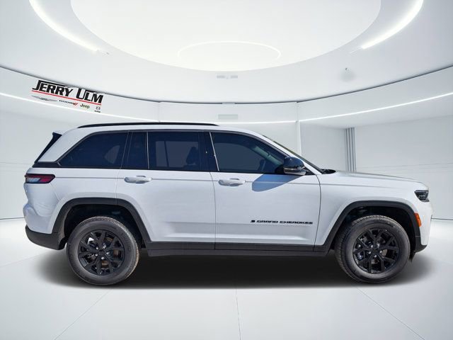 New 2026 Jeep Grand Cherokee Laredo image 2