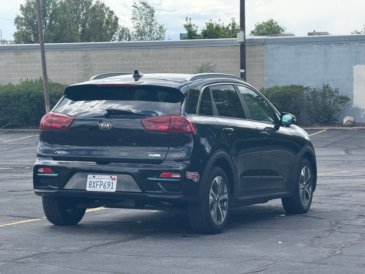 Used 2020 Kia Niro EX Premium w/ Cold Weather Package FWD image 5