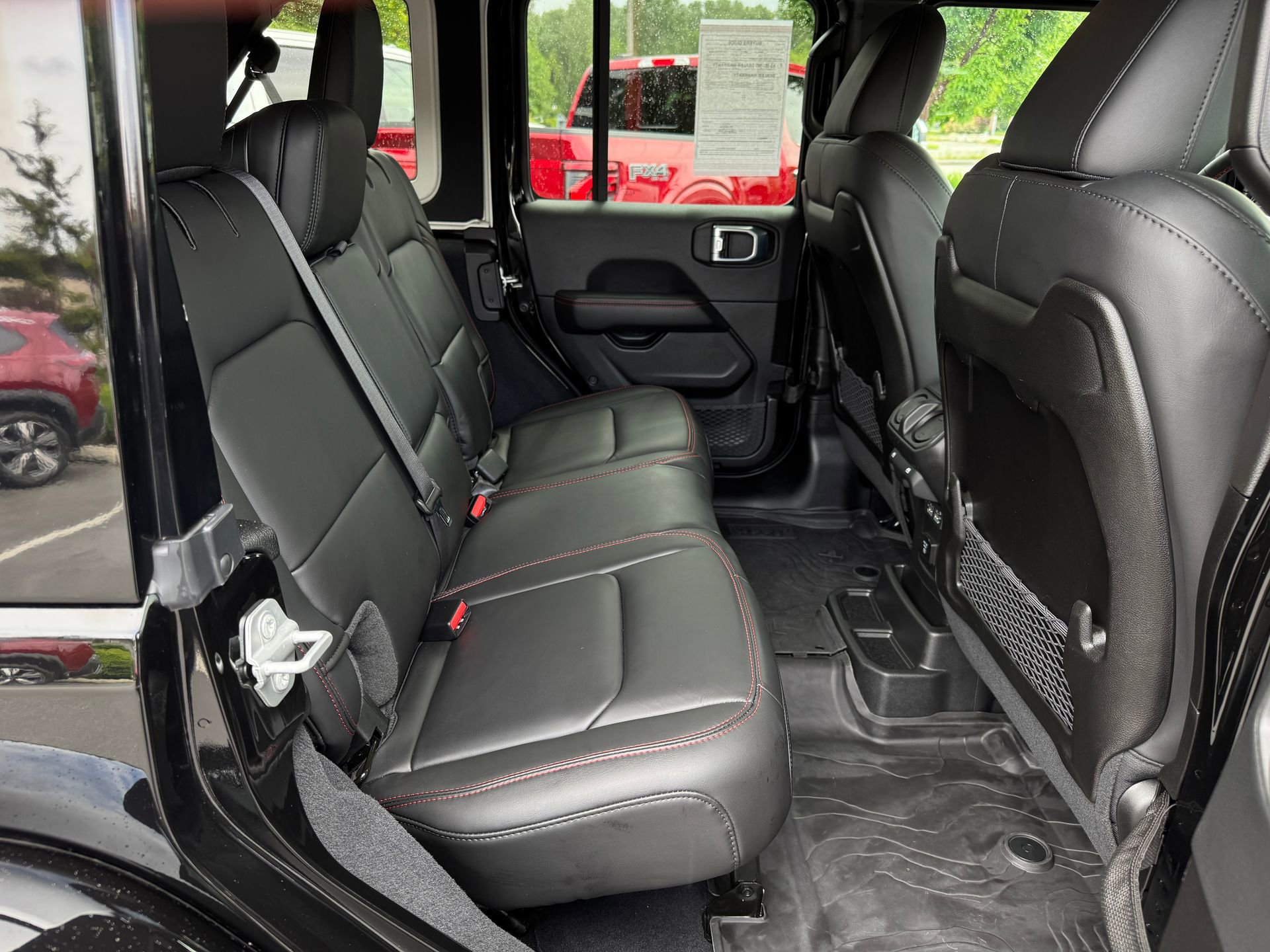 Used 2024 Jeep Wrangler Unlimited Rubicon AWD/4WD image 31