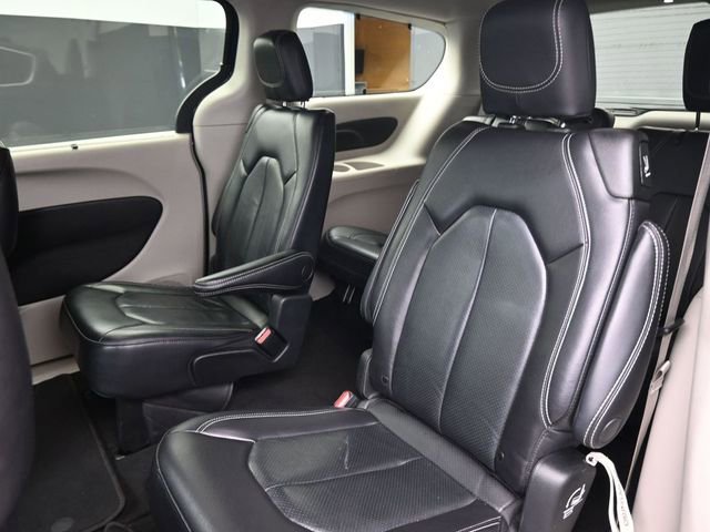 Used 2022 Chrysler Pacifica Touring-L image 12