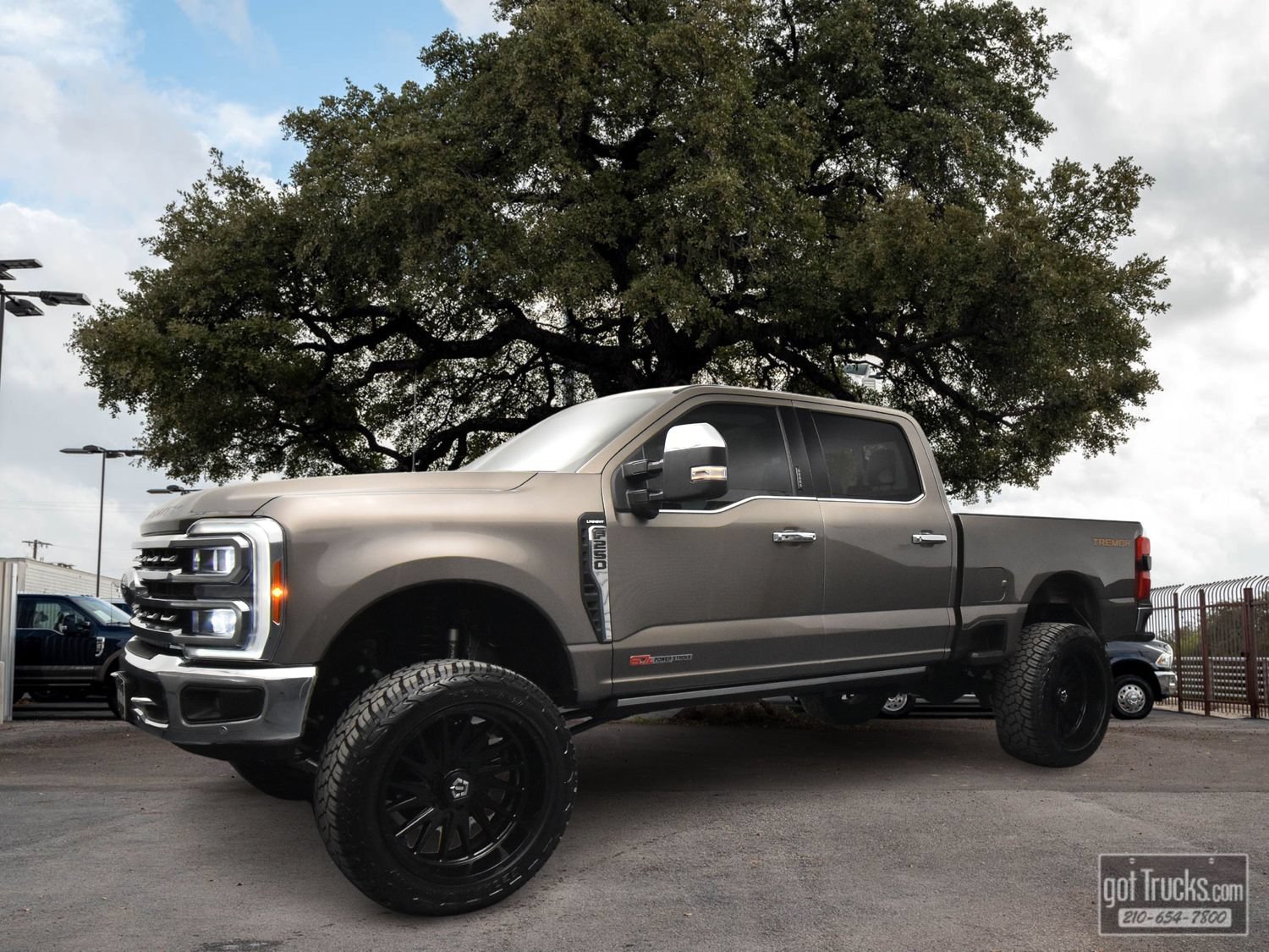 Used 2023 Ford F250 Lariat w/ Lariat Ultimate Package AWD/4WD image 1