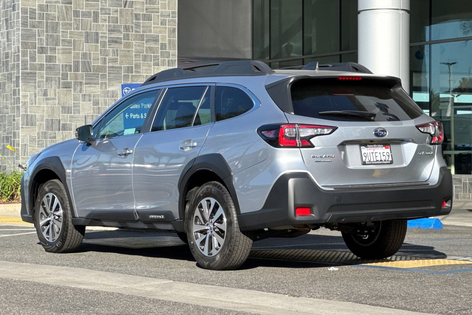 Certified 2025 Subaru Outback Premium image 6