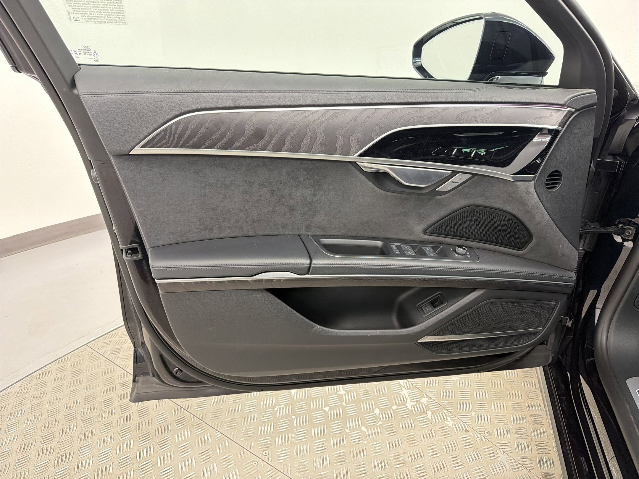 Used 2024 Audi A8 L 3.0T image 12