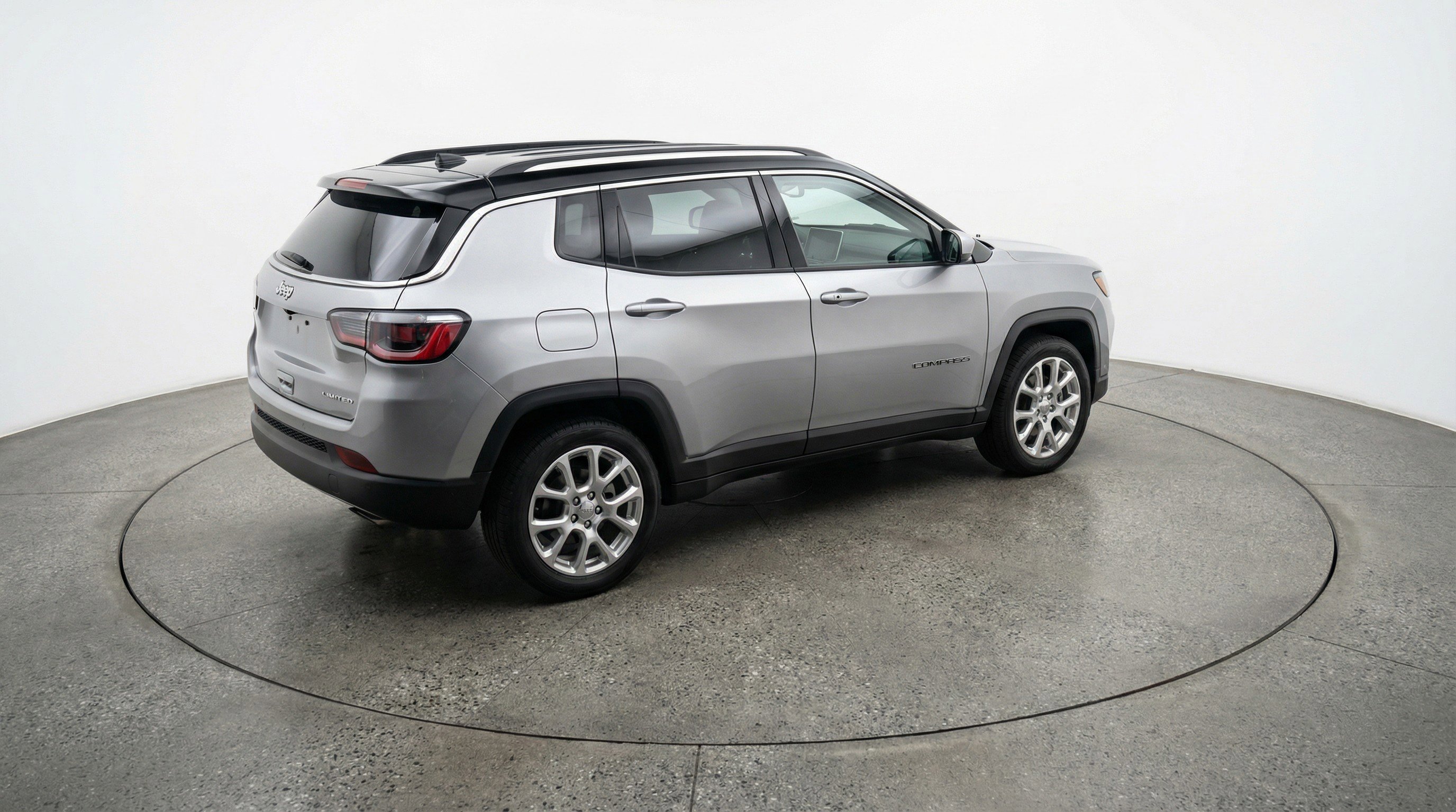 Used 2025 Jeep Compass Limited AWD/4WD image 9