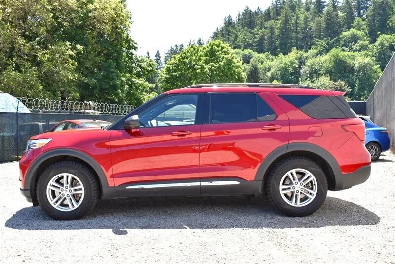 Used 2020 Ford Explorer XLT w/ Equipment Group 202A AWD/4WD image 9