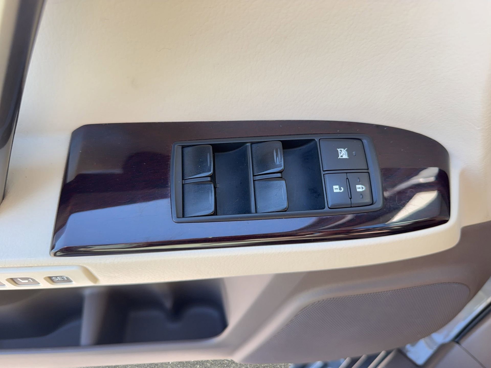 Used 2014 Lexus GX 460 w/ Premium Package AWD/4WD image 26