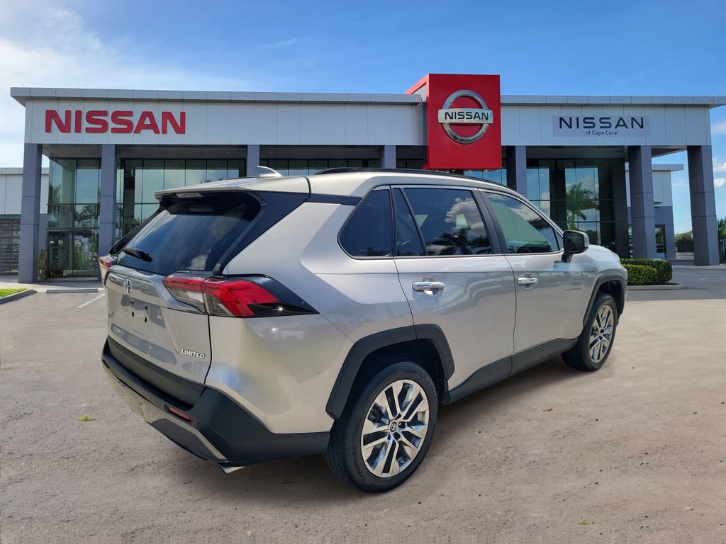 Used 2019 Toyota RAV4 Limited w/ Cold Weather Package FWD image 4