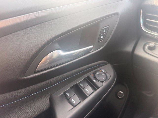 Used 2025 Buick Envista Sport Touring w/ Convenience I Package FWD image 13