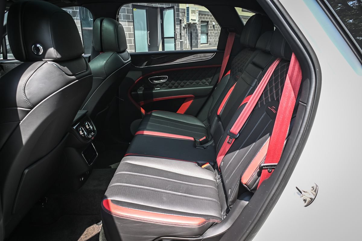 Used 2021 Bentley Bentayga Speed AWD/4WD image 16