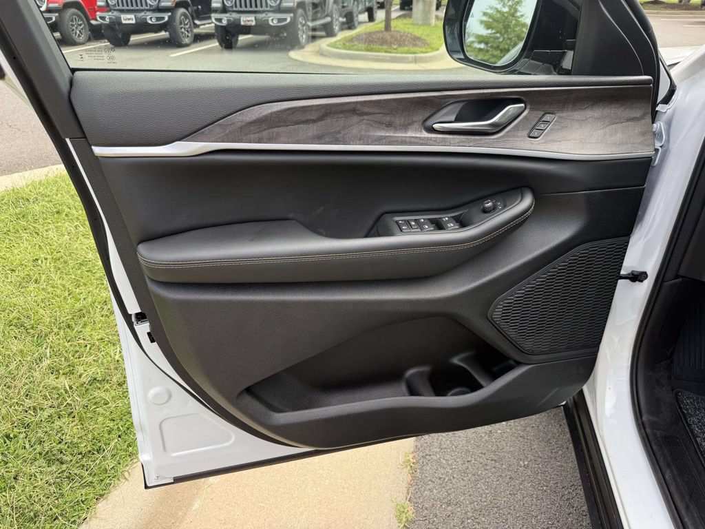 New 2026 Jeep Grand Cherokee Limited AWD/4WD image 32