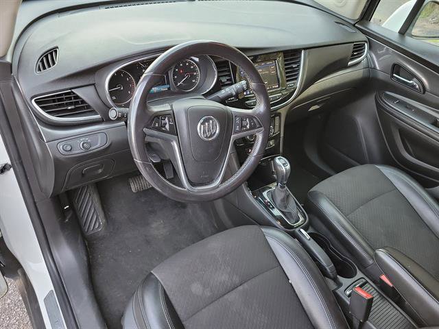 Used 2021 Buick Encore Preferred AWD/4WD image 2