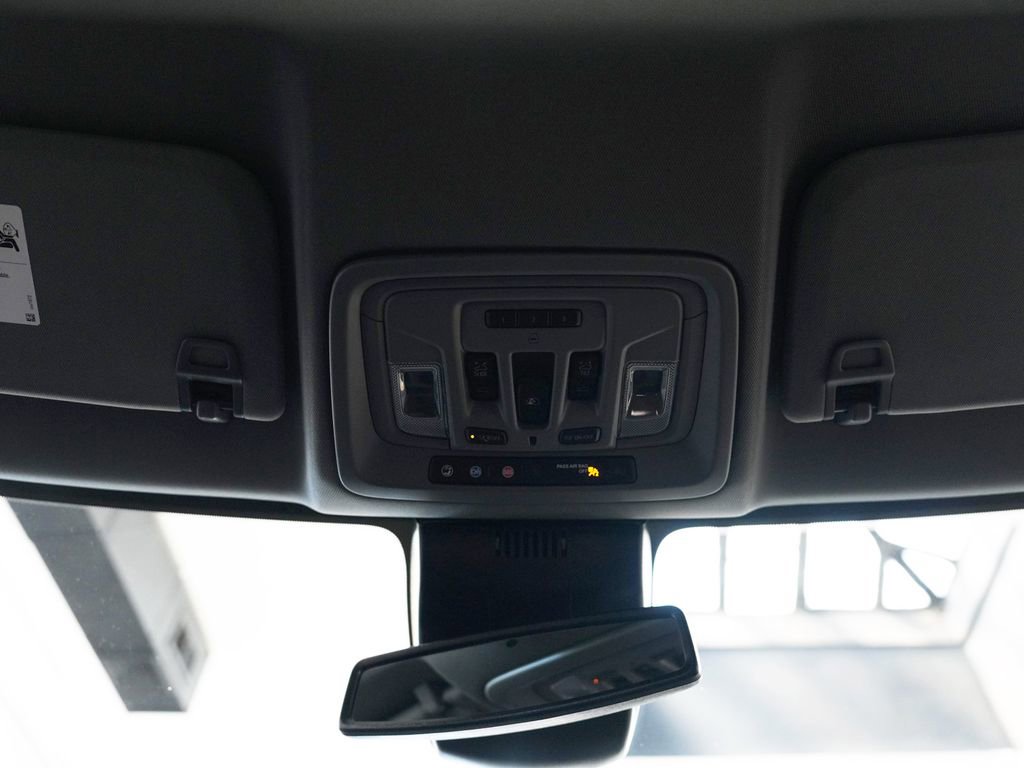 Used 2025 GMC Sierra 1500 Denali AWD/4WD image 40