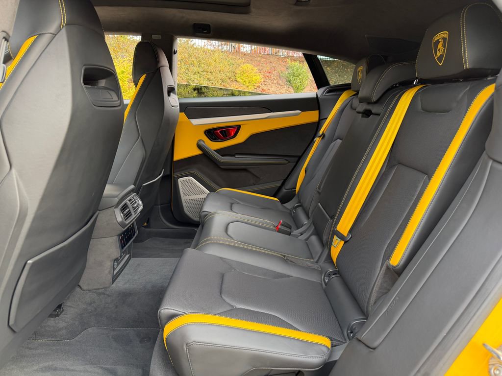 Used 2025 Lamborghini Urus SE image 31