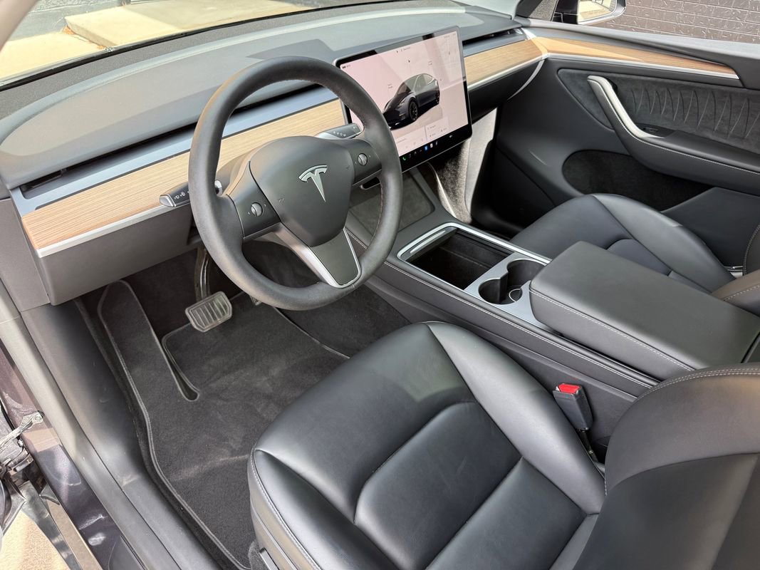 Used 2024 Tesla Model Y Long Range image 3