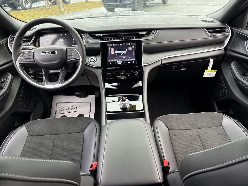 New 2025 Jeep Grand Cherokee Altitude image 25
