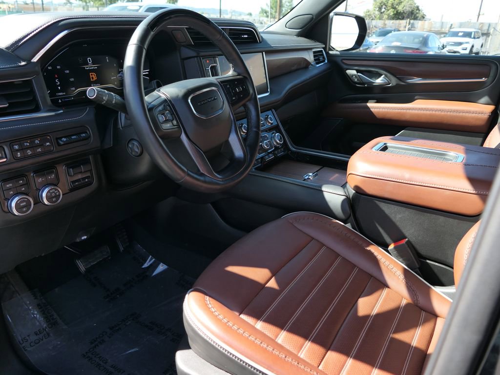 Used 2023 GMC Yukon Denali Ultimate image 9