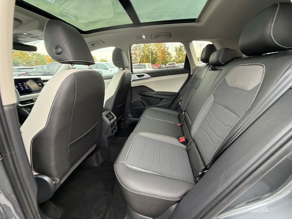 Used 2025 Volkswagen Taos SE w/ Panoramic Sunroof Package AWD/4WD image 24