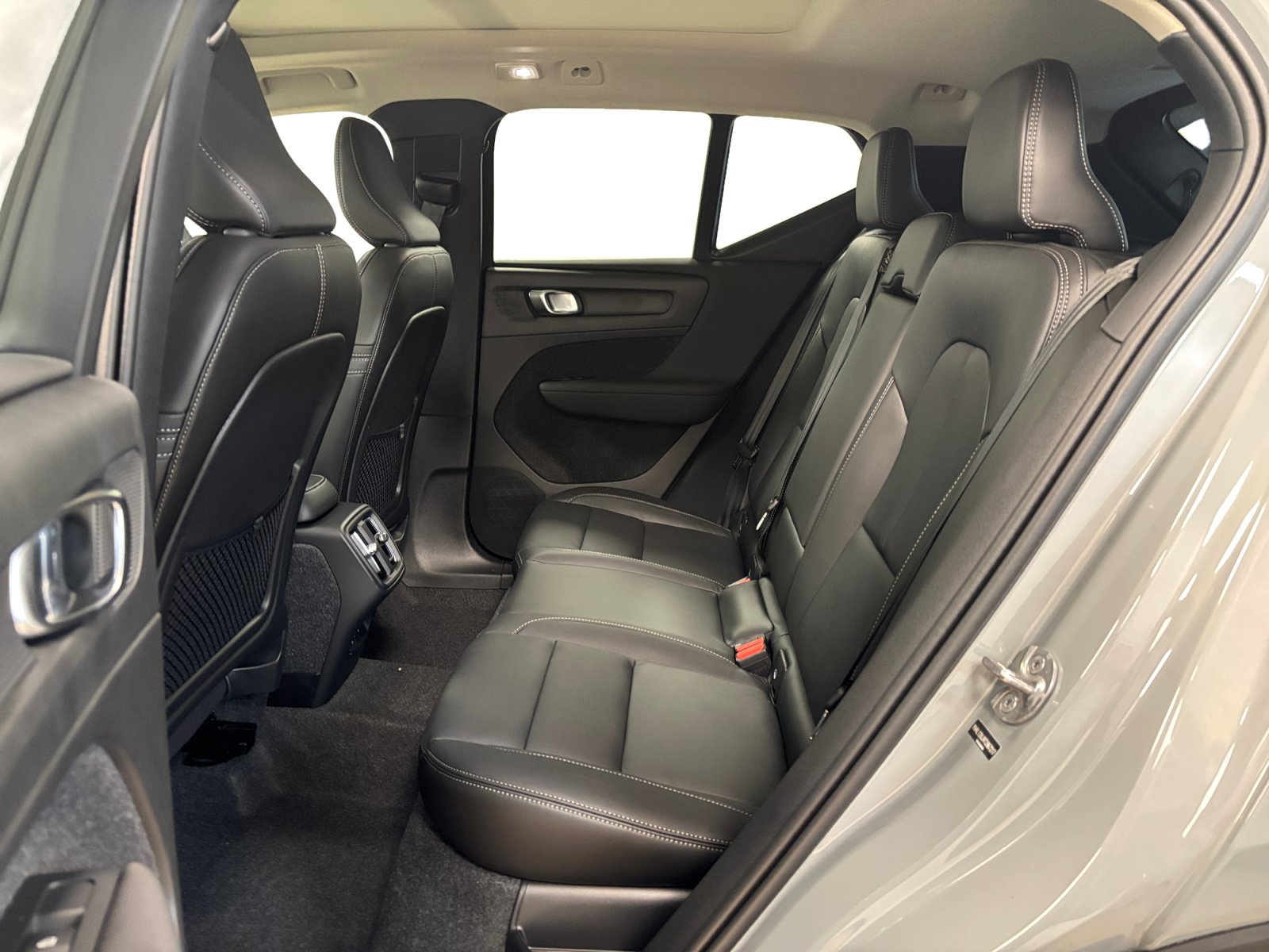 New 2026 Volvo XC40 B5 Core w/ Protection Package Premier AWD/4WD image 13