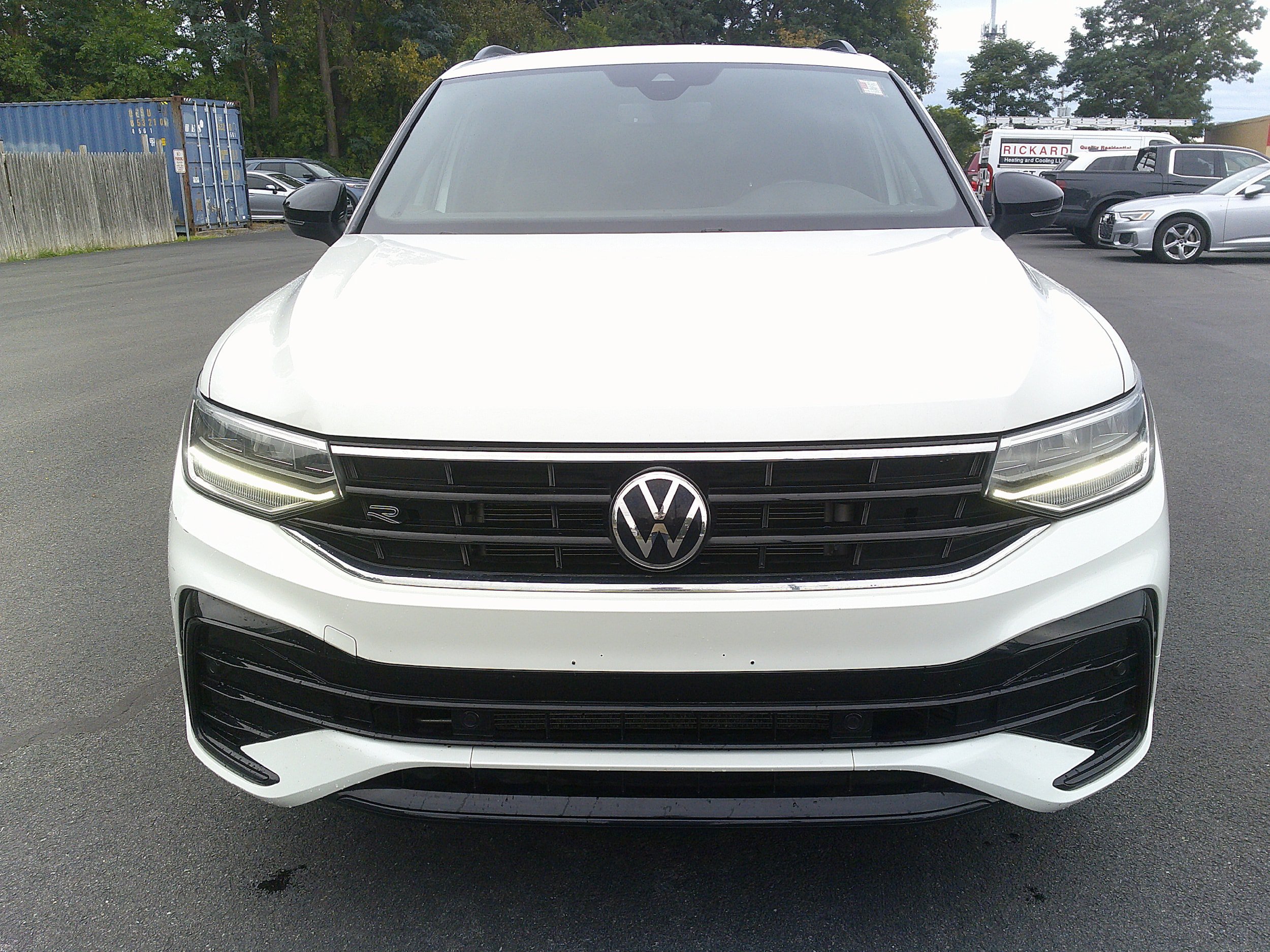 Used 2022 Volkswagen Tiguan SE R-Line AWD/4WD image 3
