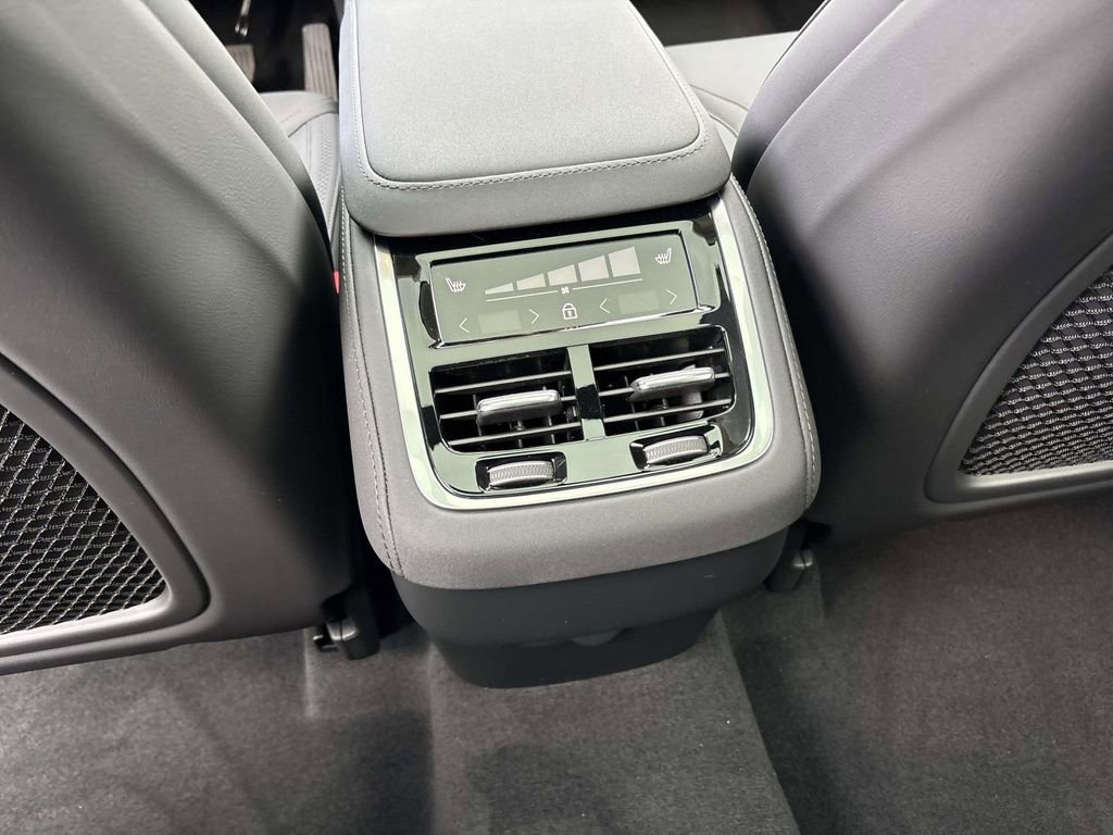 New 2026 Volvo XC90 B6 Plus w/ Protection Package Premier image 32