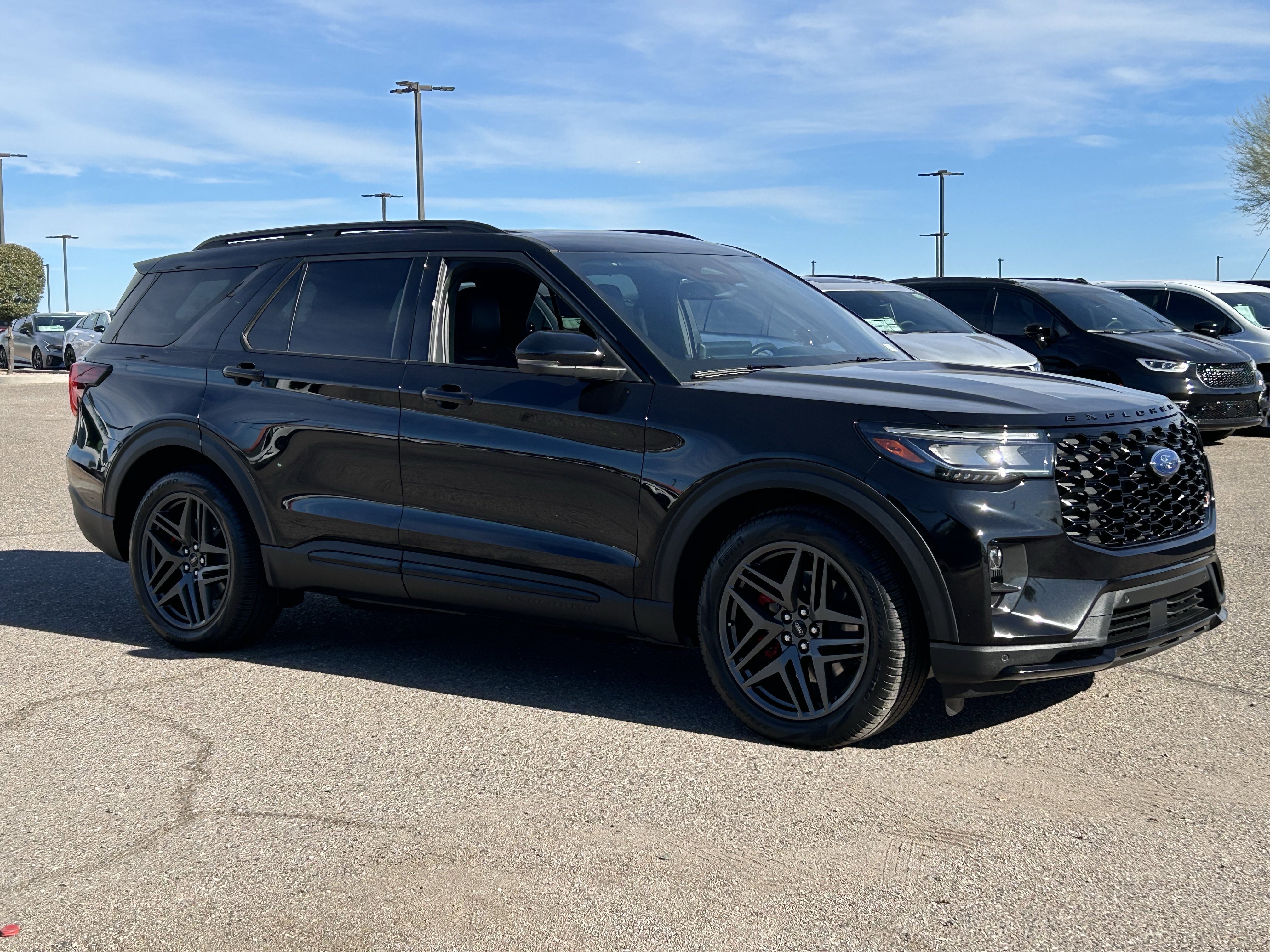 Used 2025 Ford Explorer ST image 7